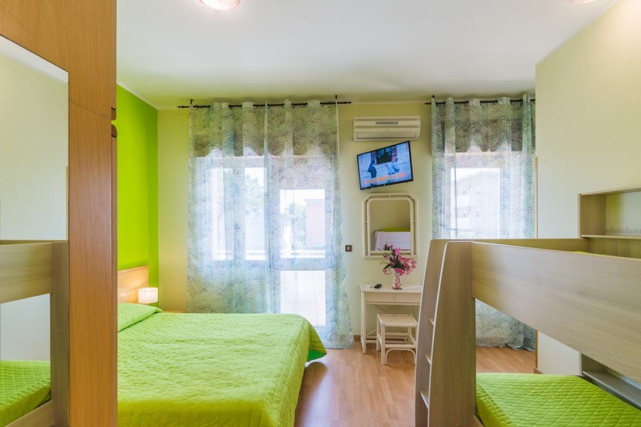 Hotel Romantik Lignano Sabbiadoro Dış mekan fotoğraf
