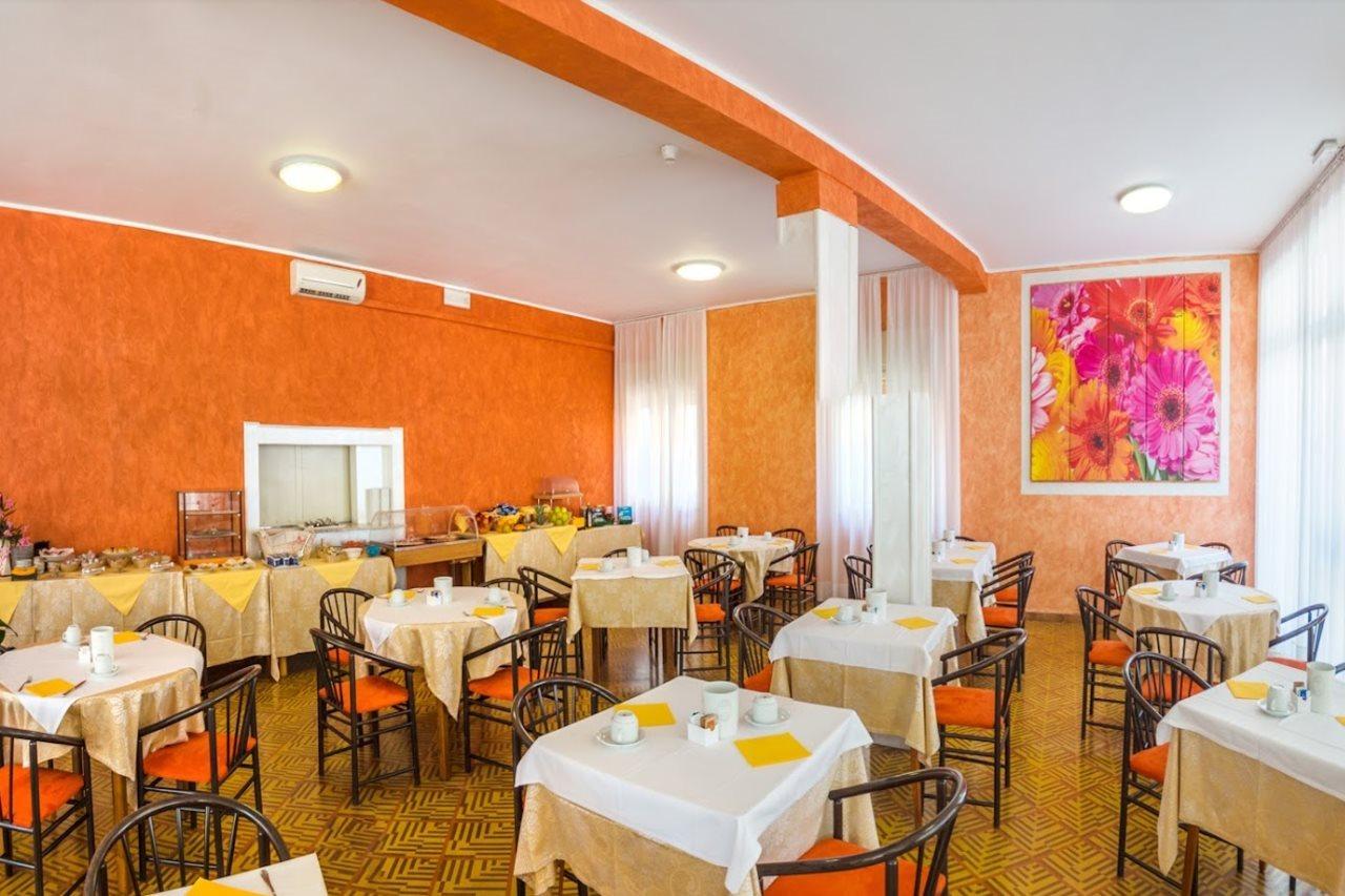 Hotel Romantik Lignano Sabbiadoro Dış mekan fotoğraf