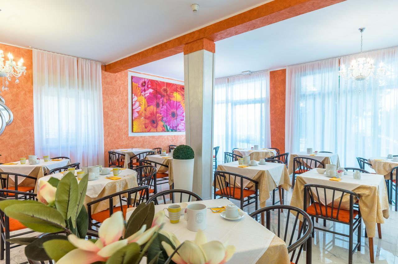 Hotel Romantik Lignano Sabbiadoro Dış mekan fotoğraf