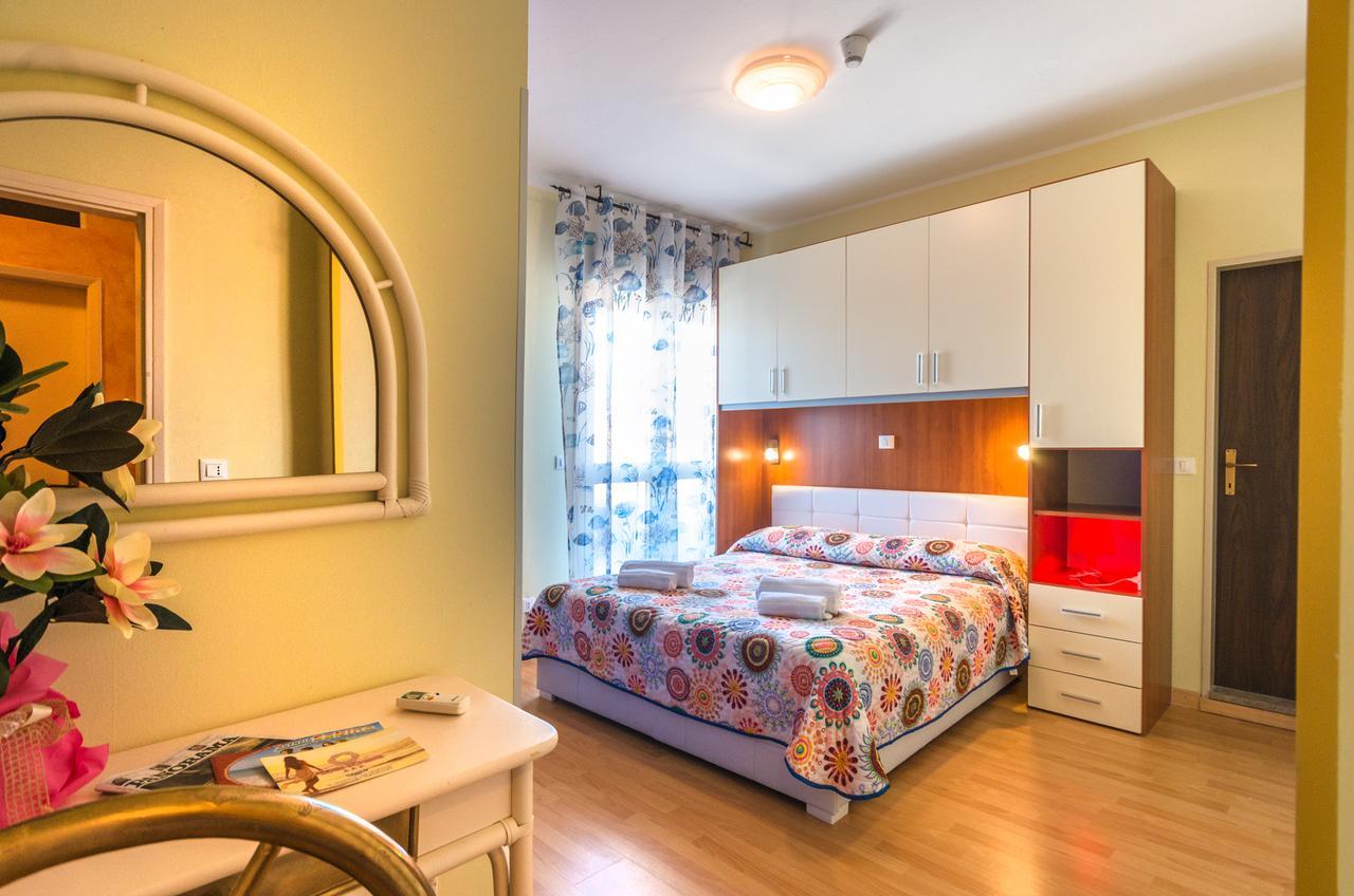 Hotel Romantik Lignano Sabbiadoro Dış mekan fotoğraf
